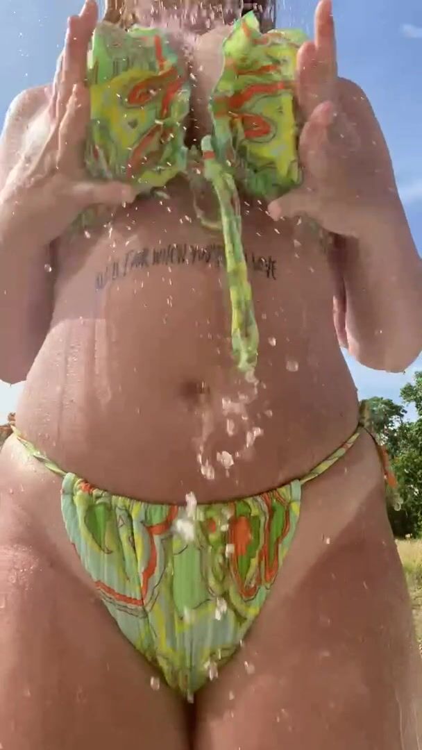Outdoor shower sex? Anyone?