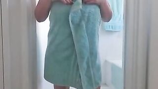 Titty Drop: Oops I dropped my towel.. titty reveal ???? xx 55yo   ???????? #2