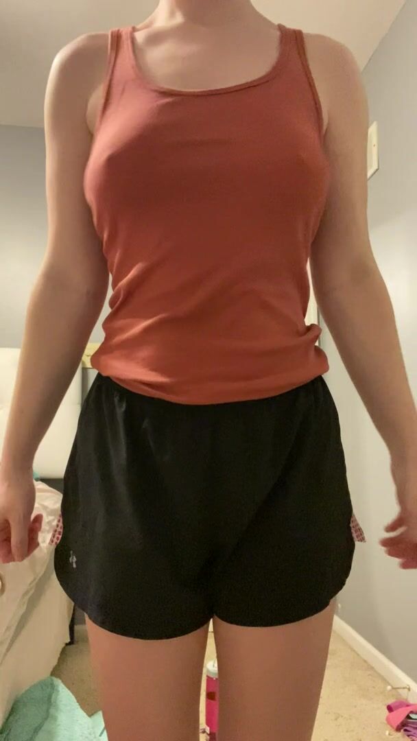 I love dropping my titties for horny guys to look at ❤️
