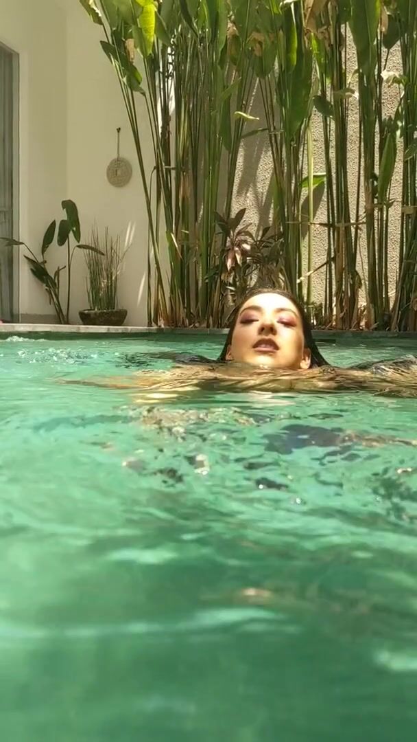 Underwater Reveal