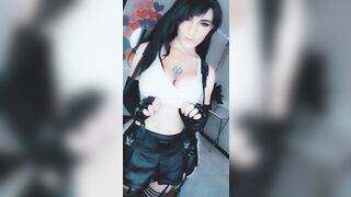 Tifa's titty drop