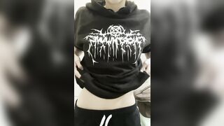 Metalhead titty drop ????