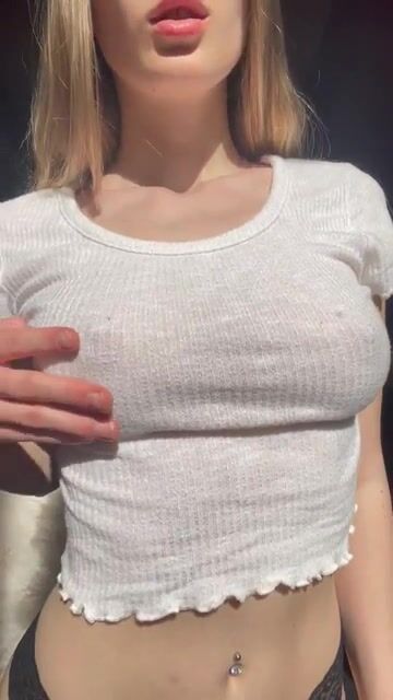A titty drop to start your Monday off right ????