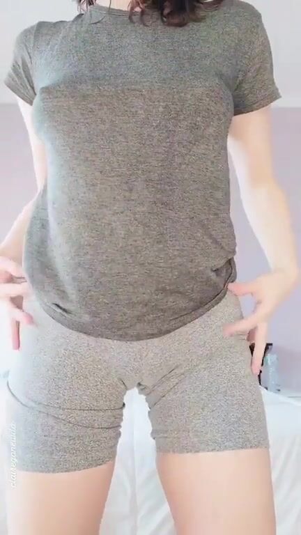 A titdrop + a pussy reveal to make your day better :*