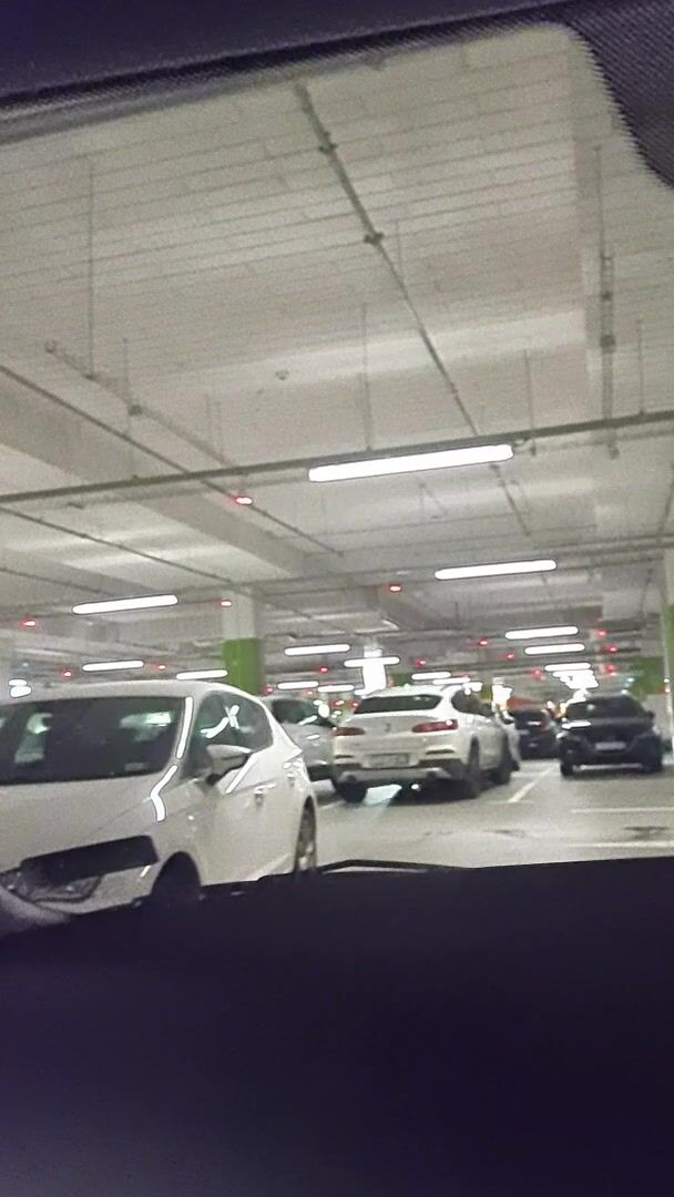 A quick drop on the parking lot at the mall on Saturday. I like when it's so busy around