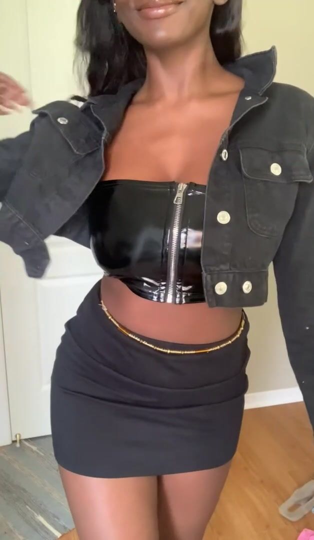 A naughty smile and a naughty reveal  ????