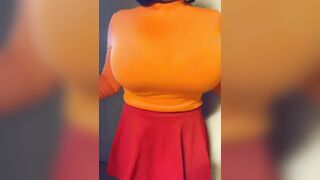 Velma Monstrous Scooby-Snacks Drop