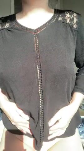 Sunshine titty bounce!