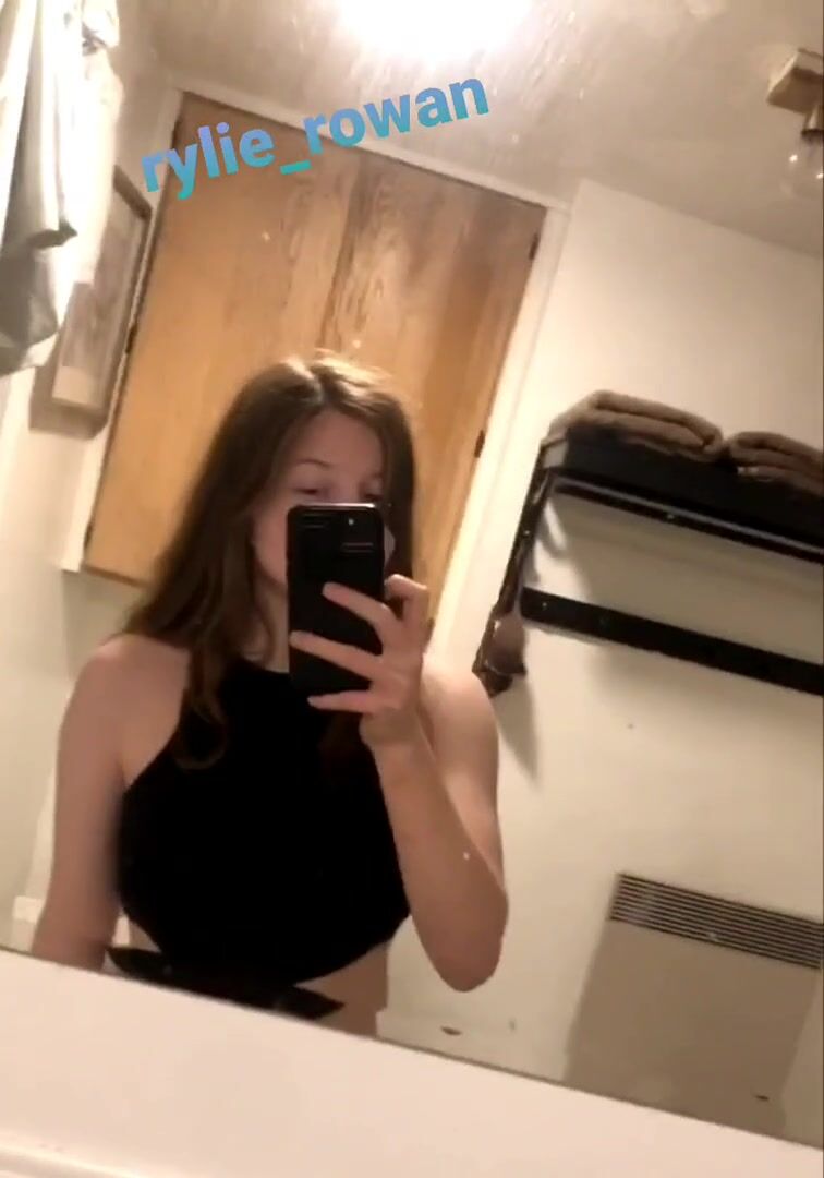 A lil titty drop from a week after I turned 18 for u ????