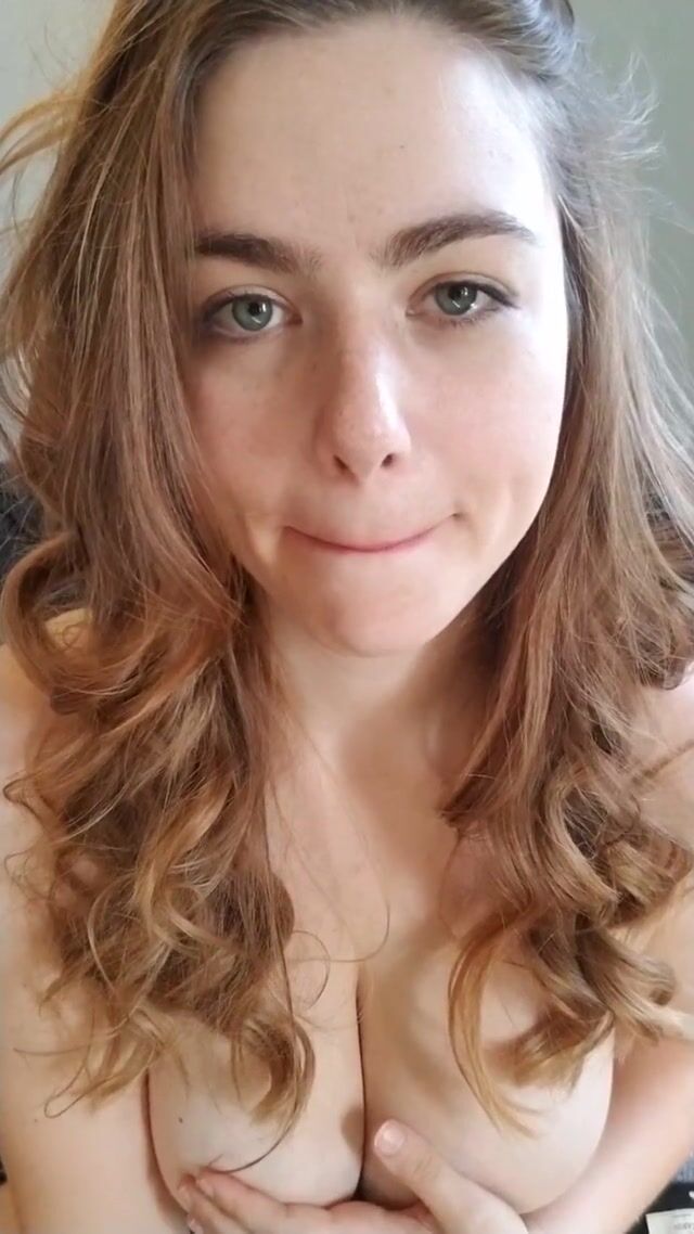 AwesomeKate eye contact (reveal)