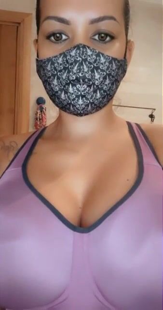 Hubby’s disinterest kills my confidence so I’m flashing you for thrills