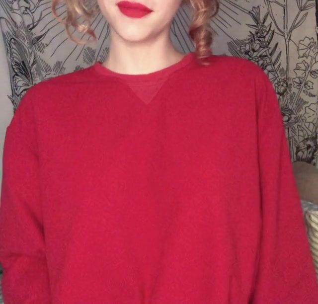 Just a little red-lipped cutie dropping in! want me to leave my mark on you (;
