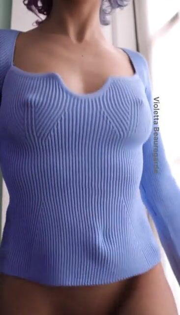 This sweater is perfect to be worn braless