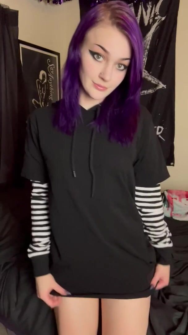 What’s better than a titty reveal? A full body reveal!