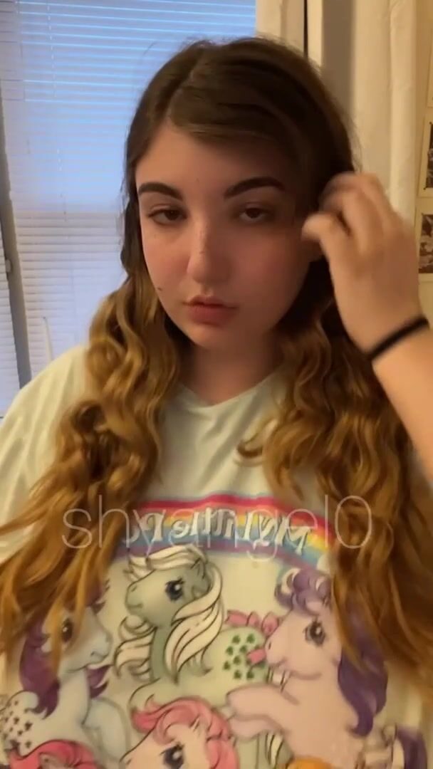 Baggy shirts hide the biggest boobs