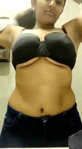 Indian Busty Reveal on Cam