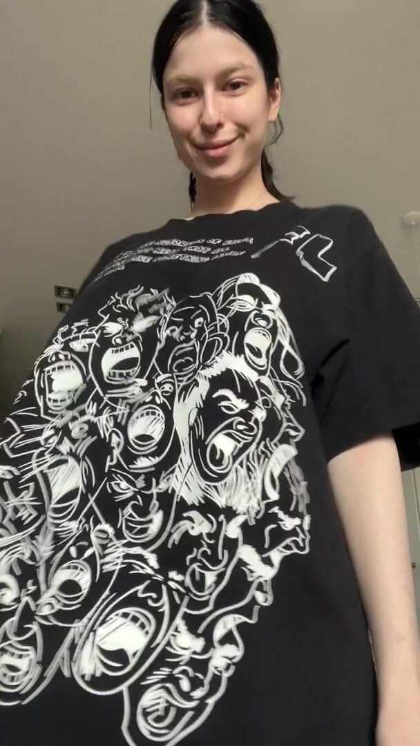 Incredible boobs under an oversized t-shirt